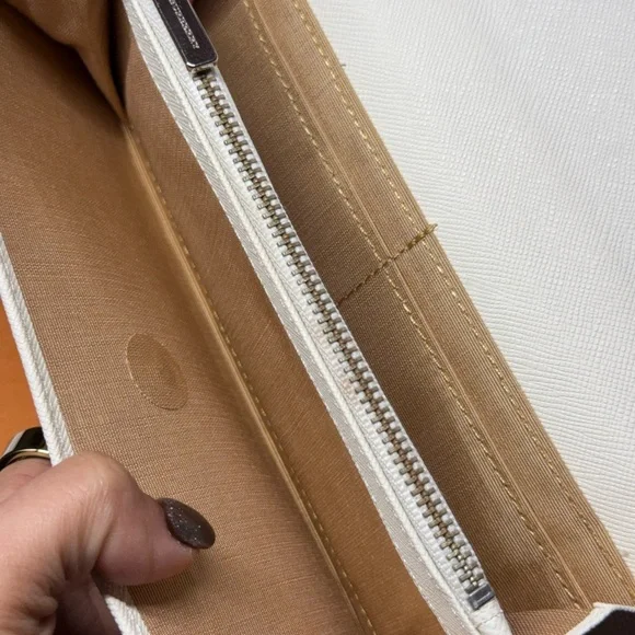 COPY - Authentic Vintage Burberry White and Tan Nova Women's Wallet